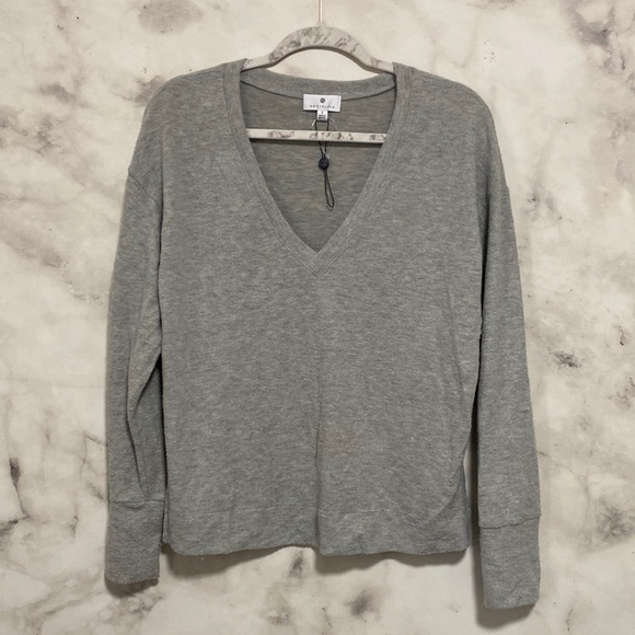 Socialite V-neck Fleece Long Sleeve Top - Picture 3 of 9